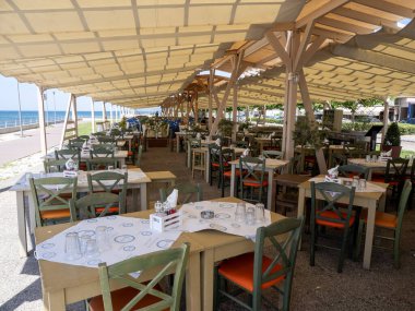 Yunanistan, Kavala rıhtımında masalar kuruldu