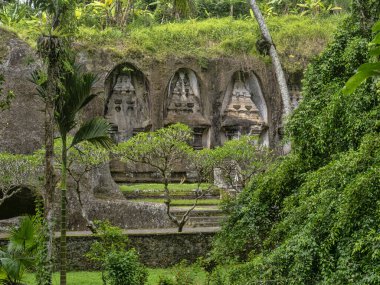 Gunung Kawi, Bali, Endonezya Kraliçelerinin mezarları
