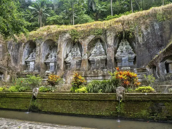 Gunung Kawi, Bali, Endonezya Kraliçelerinin mezarları
