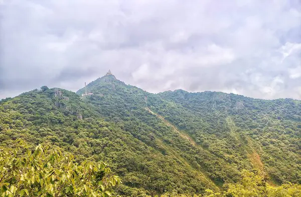 Dağlı güzel bir manzara.