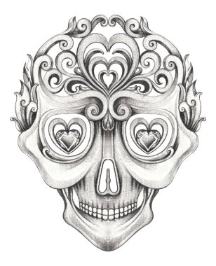 Kafatası dövmesi eski sanat eserlerini kağıda elle çizerek karıştırıyor..