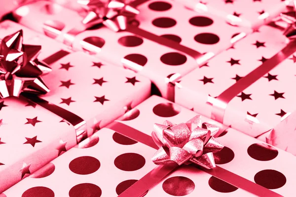 Composição Caixas Presente Natal Embrulhadas Com Arcos Fita Conceito Decoração — Fotografia de Stock