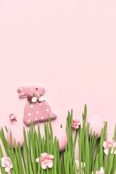 stock image Happy Easter greeting card. Pink Easter eggs and bunny hide in grass. Easter background, copy space. Egg hunt concept.