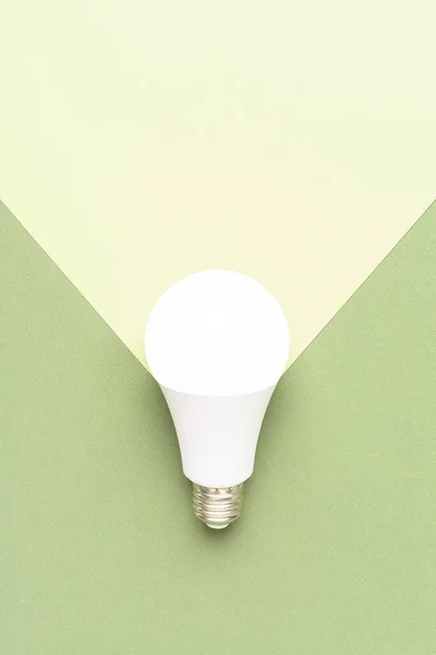 Ampoule Avec Angle Faisceau Sur Fond Espace Copie Vert Idée — Photo