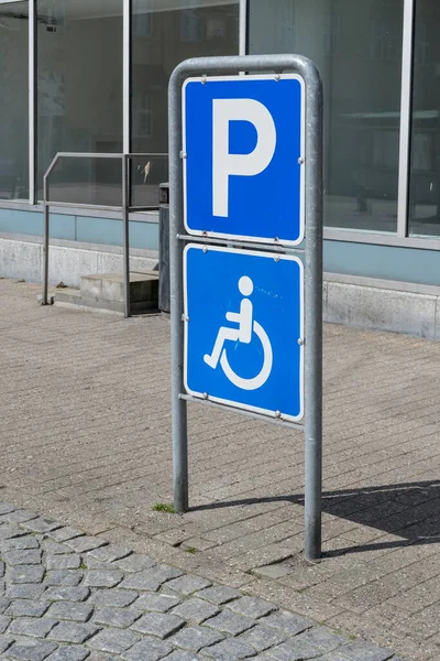 Parkeren Voor Mensen Met Een Lichamelijke Beperking — Stockfoto