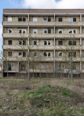 Stendal, Saksonya-Anhalt, Almanya 'da terk edilmiş bir apartman bloğu.