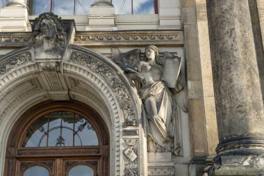 Dresden, Saksonya, Almanya 'daki sanat koleji girişinin detayları.