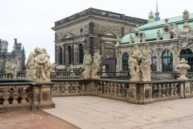 Dresden, Saksonya, Almanya 'daki Zwinger' ın peri banyosunun detaylı görüntüsü