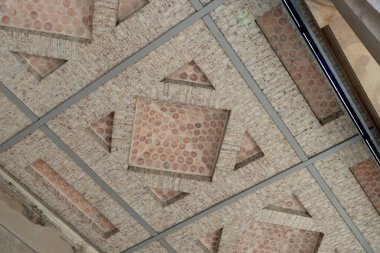 Berlin 'deki Alte Nationalgalerisindeki sütunların tavanının ayrıntılı görüntüsü