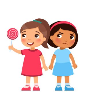 Bir kız gülümsüyor ve elinde büyük bir lolipop tutuyor. Diğer kız mutsuz, kaşlarını çatmış ve lolipopa kıskançlıkla bakıyor.