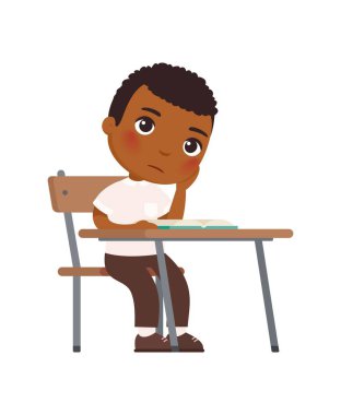 Koyu tenli ve düşünceli bir yüz ifadesi olan küçük bir çocuk okul masasında oturuyor. Duyguların düşüncesi, dalgınlık veya yorgunluk kavramı. Çizgi film karakteri çizimi