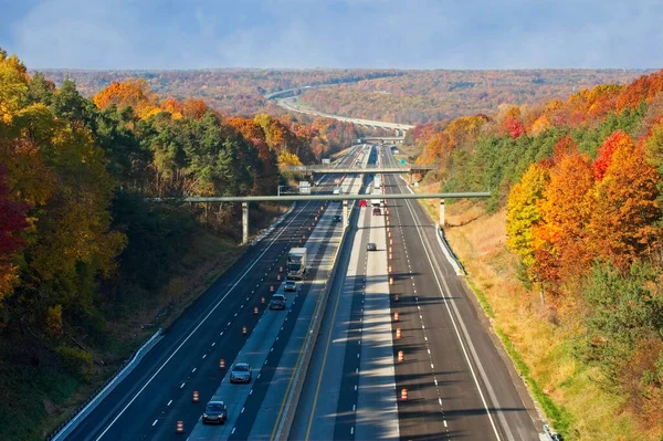 Ohio Turnpike Przecina Dolinę Cuyahoga Północno Wschodnim Ohio Wśród Jesiennych — Zdjęcie stockowe