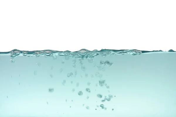 Beyaz arka planda izole edilmiş hava kabarcıkları ile su dalgaları ve sıçrama