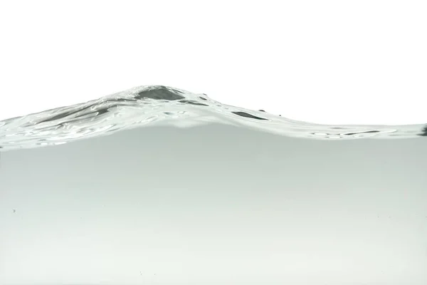 Beyaz arka planda izole edilmiş hava kabarcıkları ile su dalgaları ve sıçrama