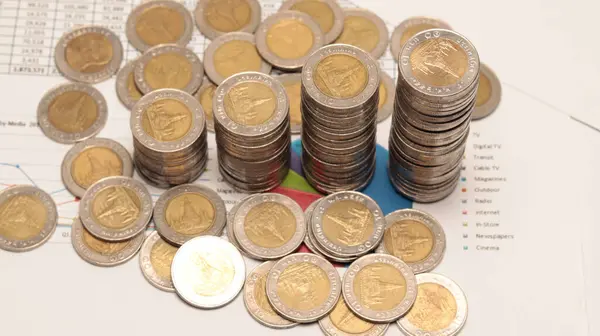 Arkaplan, arkaplan, iş büyüme konsepti, hesap ve finans konsepti, Tayland baht sikkeleri konsepti para veya para yığını. 