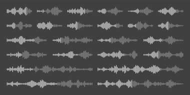 Sesli mesaj, posta. Sosyal medya sohbeti. Mesajlaşma uygulaması, müzik çalar, ses veya video düzenleyici arayüzü ögesi. Ses kaydedici yardımcısı. Ses dalgaları. Karanlık mod. Vektör illüstrasyonu.