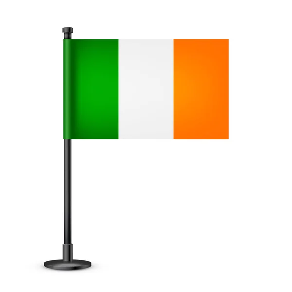 现实的爱尔兰国旗挂在一根黑色钢杆上 爱尔兰的纪念品 用纸或织物制成 金属台面光亮 做促销和广告的模特 矢量说明 — 图库矢量图片