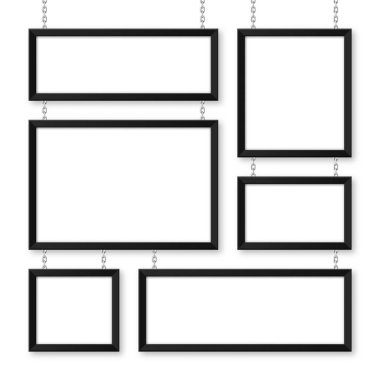 Metal bir zincirde asılı siyah panolar. Restoran menü tahtası. Modern poster modeli. Boş fotoğraf ya da çerçeve. Reklam ya da sunum panoları. Sokak afişi. Vektör illüstrasyonu.