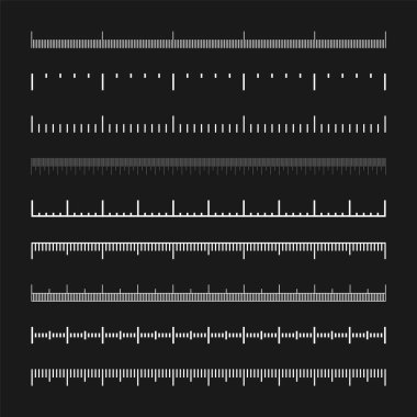 Bölünmüş farklı ölçeklerde. Uzunluğu, yüksekliği santimetre, milimetre ya da inç olarak ölçmek için gerçekçi beyaz bir ölçek. Cetvel, mezura işaretleri, boyut göstergeleri. Vektör illüstrasyonu.