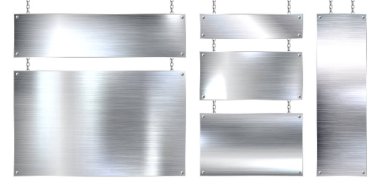 Zincirde asılı metal pankartlar. Gerçekçi, parlak, vidalı çelik bir plaka. Parlatılmış gümüş metal yüzey. Vektör illüstrasyonu.