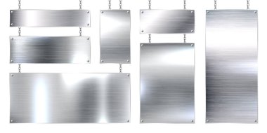 Zincirde asılı metal pankartlar. Gerçekçi, parlak, vidalı çelik bir plaka. Parlatılmış gümüş metal yüzey. Vektör illüstrasyonu.
