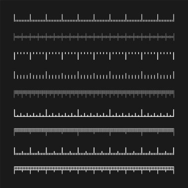 Bölünmüş farklı ölçeklerde. Uzunluğu, yüksekliği santimetre, milimetre ya da inç olarak ölçmek için gerçekçi beyaz bir ölçek. Cetvel, mezura işaretleri, boyut göstergeleri. Vektör illüstrasyonu.