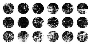 Grunge lekeler ve çiziklerle daireler çiziyor. Çember fırça darbesi, yuvarlak şekil tasarım elementi. Sıkıntılı kirli metin çerçevesi, sınır, çıkartma ya da etiket. Boya fırçası, mürekkep lekeleri. Vektör illüstrasyonu.