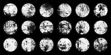 Grunge lekeler ve çiziklerle daireler çiziyor. Çember fırça darbesi, yuvarlak şekil tasarım elementi. Sıkıntılı kirli metin çerçevesi, sınır, çıkartma ya da etiket. Boya fırçası, mürekkep lekeleri. Vektör illüstrasyonu.