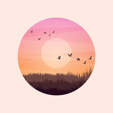 Çimenli ve eski ahşap çitli çayır siluetleri. Kırsal alan, panoramik yaz çimenliği kırsal alan otlar, yabani otlar. Tarım ve tarım. Doğada yaz günbatımı. Vektör illüstrasyonu.