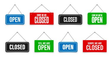 Gerçekçi açık ya da kapalı tabelalar. Kafe, restoran, bar ya da perakende mağazası için klasik kapı tabelası. Duyuru pankartı, iş ya da hizmet için bilgi tabelası. Vektör illüstrasyonu.