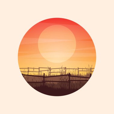 Çimenli ve eski ahşap çitli çayır siluetleri. Kırsal alan, panoramik yaz çimenliği kırsal alan otlar, yabani otlar. Tarım ve tarım. Doğada yaz günbatımı. Vektör illüstrasyonu.