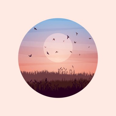 Çimenli ve eski ahşap çitli çayır siluetleri. Kırsal alan, panoramik yaz çimenliği kırsal alan otlar, yabani otlar. Tarım ve tarım. Doğada yaz günbatımı. Vektör illüstrasyonu.