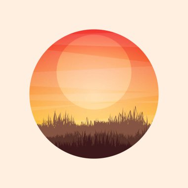 Çimenli ve eski ahşap çitli çayır siluetleri. Kırsal alan, panoramik yaz çimenliği kırsal alan otlar, yabani otlar. Tarım ve tarım. Doğada yaz günbatımı. Vektör illüstrasyonu.