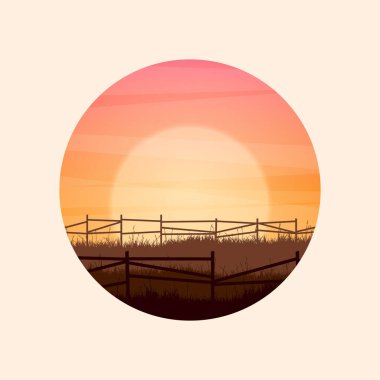 Çimenli ve eski ahşap çitli çayır siluetleri. Kırsal alan, panoramik yaz çimenliği kırsal alan otlar, yabani otlar. Tarım ve tarım. Doğada yaz günbatımı. Vektör illüstrasyonu.