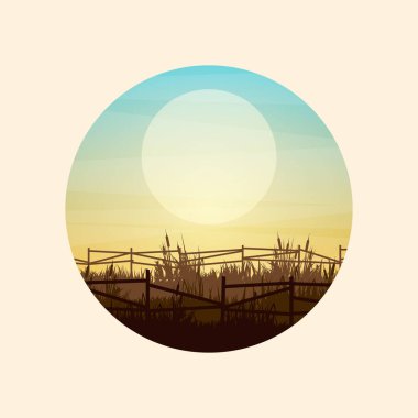 Çimenli ve eski ahşap çitli çayır siluetleri. Kırsal alan, panoramik yaz çimenliği kırsal alan otlar, yabani otlar. Tarım ve tarım. Doğada yaz günbatımı. Vektör illüstrasyonu.