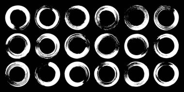 Grunge daireleri, fırça darbeleri, çizgiler, mürekkep lekeleri, elle çizilmiş karalama şekilleri. El yapımı kabataslak izler, akrilik lekeler, kömür çizgileri. Boya dokuları, kuru fırça etkisi. Vektör illüstrasyonu.