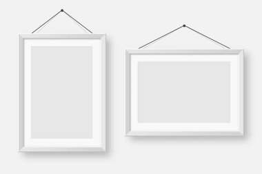 Gerçekçi boş resim çerçeveleri koleksiyonu. Sanat, fotoğraf ya da reklam için modern poster modeli. Sanat galerileri, iç dekorasyon ve markalaşma için mükemmel. Vektör illüstrasyonu.