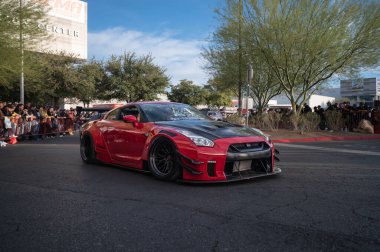 Las Vegas - ABD - 4 Kasım 2022: SEMA Show Cruise sırasında Nissan GTR.