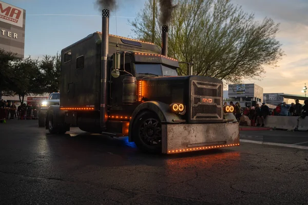 ラスベガス アメリカ 2022年11月4日 Semaショークルーズ中のビッグトラック — ストック写真