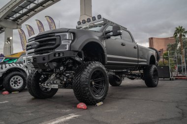 Las Vegas - ABD - 3 Kasım 2022: Ford F-350 Las Vegas Kongre Merkezi SEMA Show sırasında.