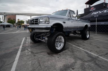 Las Vegas - ABD - 3 Kasım 2022: Ford F-250 SEMA Show sırasında Las Vegas Kongre Merkezi.