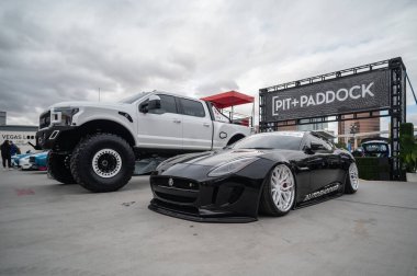 Las Vegas - ABD - 3 Kasım 2022: Las Vegas Kongre Merkezi SEMA Show sırasında Jaguar F-Type.