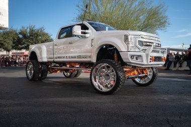 Las Vegas - ABD - 4 Kasım 2022: SEMA Show Cruise sırasında Ford Super Duty.