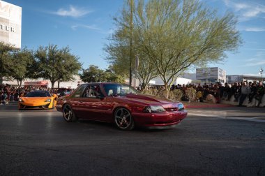 Las Vegas - ABD - 4 Kasım 2022: SEMA Show Cruise sırasında Ford Mustang.