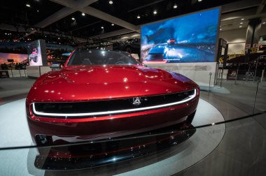 Los Angeles - ABD - 17 Kasım 2022 Los Angeles Kongre Merkezi 'nde Los Angeles Otomobil Fuarı sırasında All-Electric Dodge Challenger.