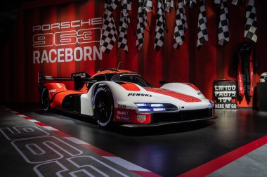 Los Angeles - ABD - 17 Kasım 2022 Los Angeles Kongre Merkezi 'nde Los Angeles Otomobil Fuarı sırasında Porsche 963.