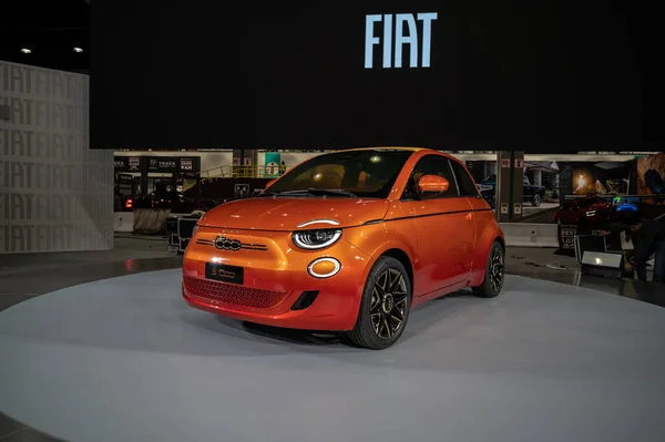 Los Angeles Usa Listopadu 2022 Odhaleno Fiat 500 Během Autosalonu — Stock fotografie