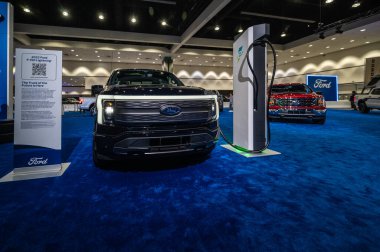 Los Angeles - ABD - 17 Kasım 2022: Ford F-150 Los Angeles Kongre Merkezi 'nde Los Angeles Otomobil Fuarı sırasında.