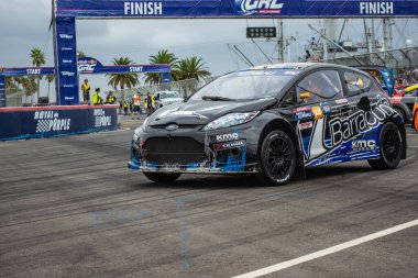 San Pedro, CA - 20 Eylül 2014: Red Bull GRC Global Rallycross sırasında Amerikalı Austin Dyne sürücüsü.