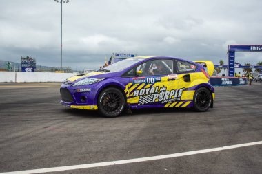 San Pedro, CA - 20 Eylül 2014: Red Bull GRC Global Rallycross sırasında Kanadalı sürücü Steve Arpin.